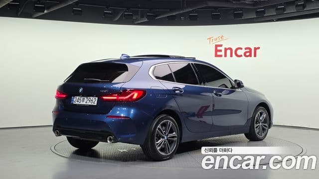 BMW 1 Series 2023 — Şəkil 2/20