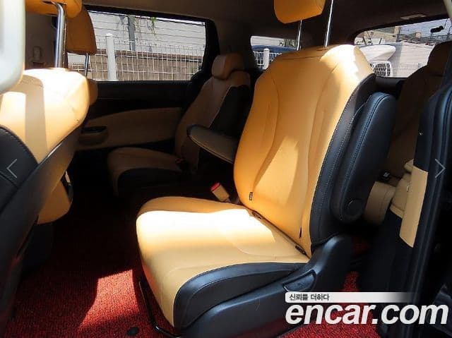 Kia Carnival 2021 — ფოტო 5/20