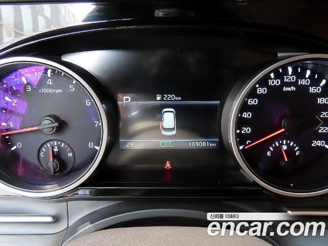 Kia Carnival 2021 — ფოტო 9/20