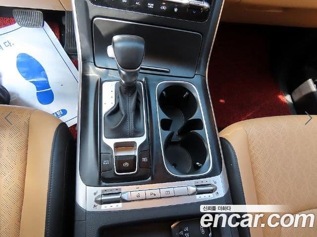 Kia Carnival 2021 — ფოტო 11/20