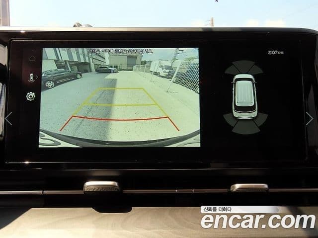 Kia Carnival 2021 — ფოტო 16/20