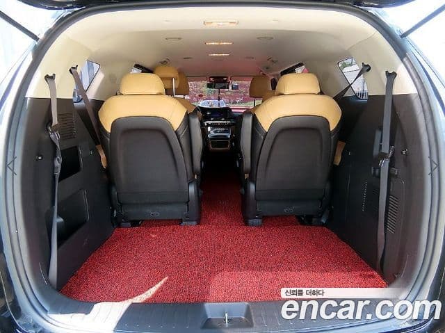 Kia Carnival 2021 — ფოტო 17/20
