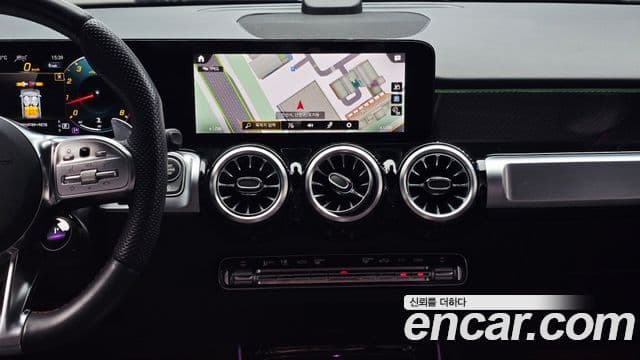 Mercedes-Benz GLB-Class 2023 — ფოტო 17/20