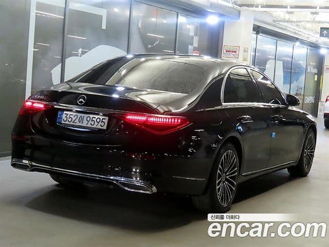 Mercedes-Benz S-Class 2021 — Photo 9/20
