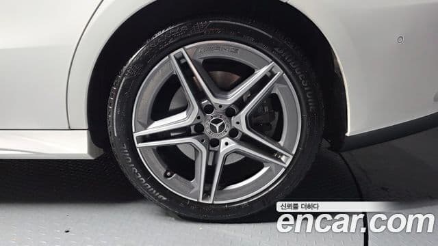 Mercedes-Benz CLA-Class 2025 — Photo 13/32