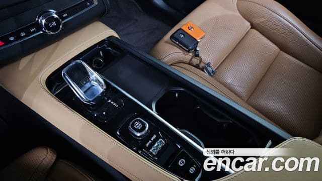 Volvo XC90 2021 — Şəkil 9/20