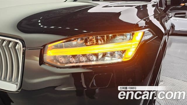 Volvo XC90 2021 — Şəkil 9/32