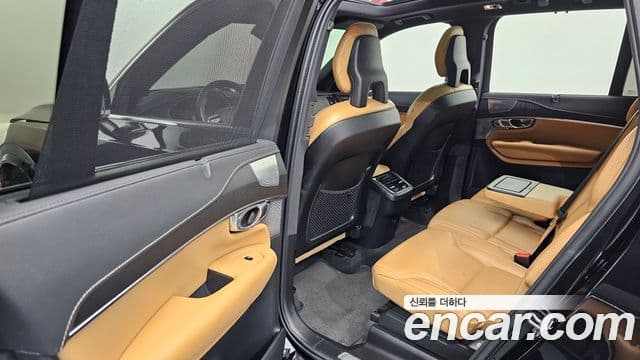Volvo XC90 2021 — Şəkil 10/32