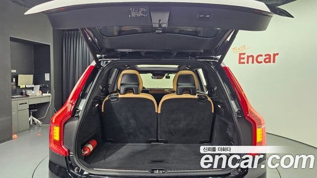 Volvo XC90 2021 — Şəkil 17/32