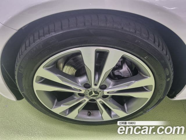 Mercedes-Benz C-Class 2018 — ფოტო 4/19