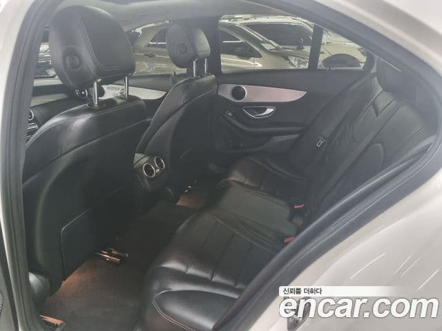 Mercedes-Benz C-Class 2018 — ფოტო 7/19