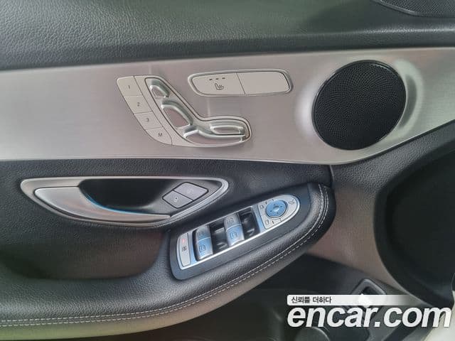 Mercedes-Benz C-Class 2018 — ფოტო 13/19
