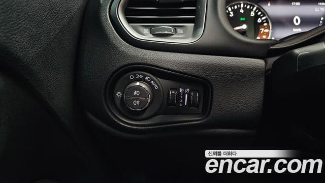 Jeep Renegade 2022 — Şəkil 18/20