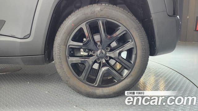 Jeep Renegade 2022 — Şəkil 23/31