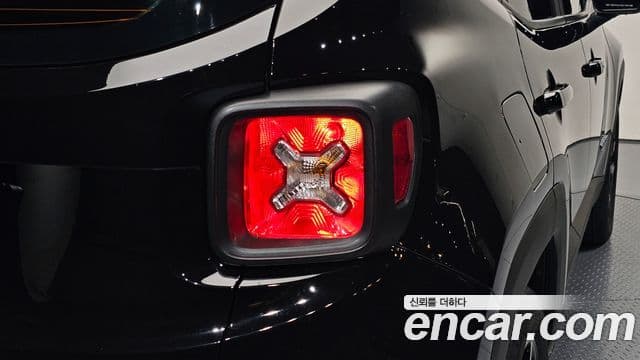 Jeep Renegade 2022 — Şəkil 7/31