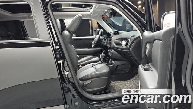 Jeep Renegade 2022 — Şəkil 14/31