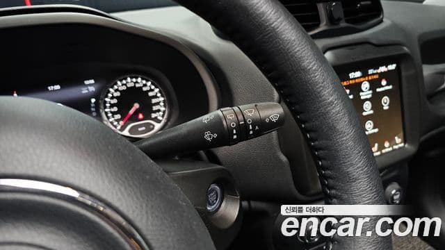 Jeep Renegade 2022 — Şəkil 11/31