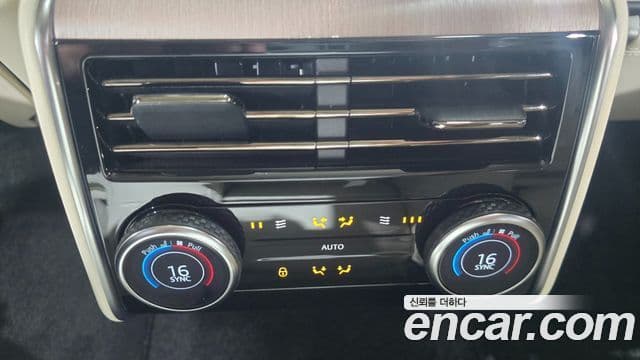 Land Rover Range Rover 2025 — ფოტო 18/20