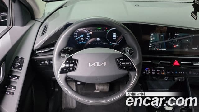 Kia Niro 2022 — Фото 13/20