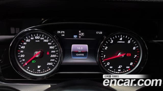 Mercedes-Benz E-Class 2019 — ფოტო 8/20