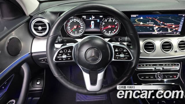 Mercedes-Benz E-Class 2019 — ფოტო 13/20