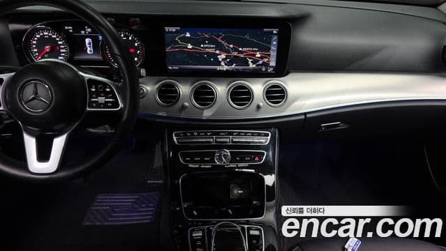 Mercedes-Benz E-Class 2019 — ფოტო 14/20