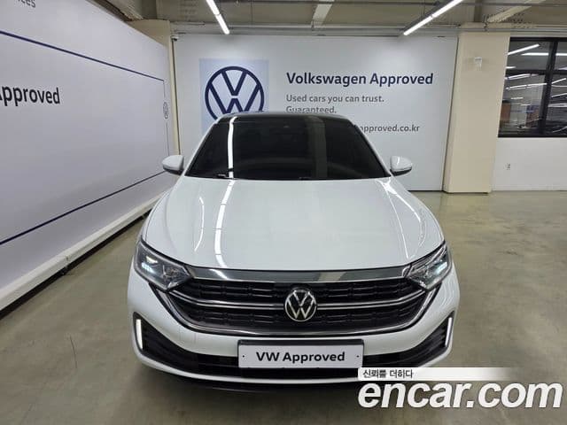 Volkswagen Jetta 2022 — ფოტო 2/20