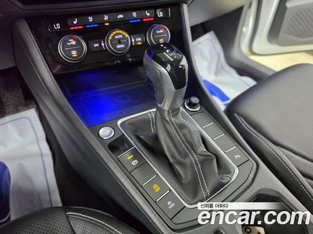 Volkswagen Jetta 2022 — ფოტო 8/20