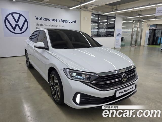 Volkswagen Jetta 2022 — ფოტო 17/20