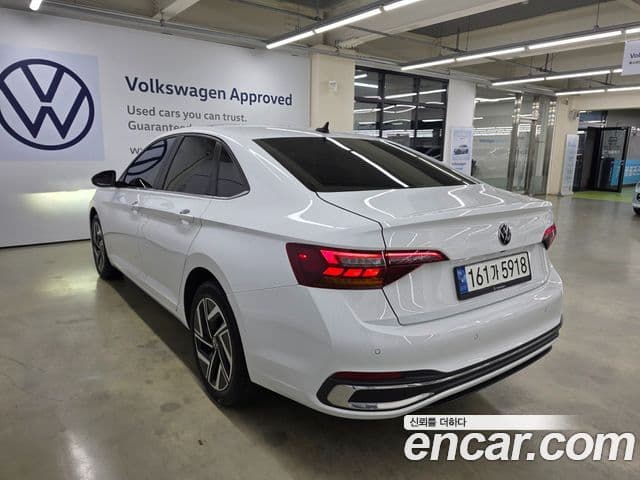 Volkswagen Jetta 2022 — ფოტო 18/20