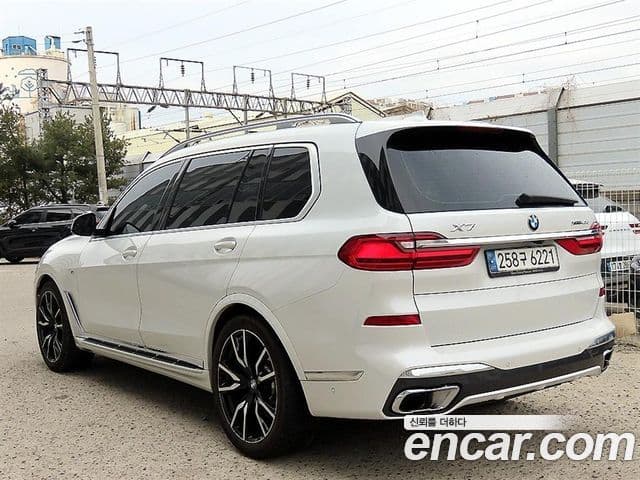 BMW X7 2020 — ფოტო 9/20
