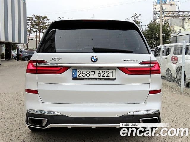 BMW X7 2020 — ფოტო 8/20