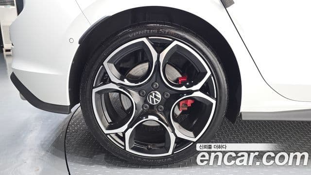 Volkswagen Golf 2025 — ფოტო 5/20