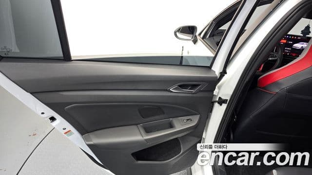 Volkswagen Golf 2025 — Photo 27/33