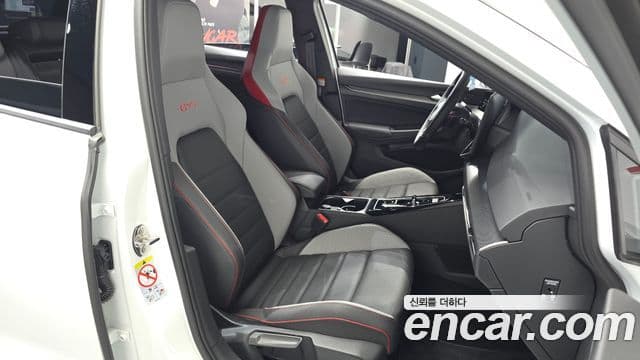 Volkswagen Golf 2025 — Photo 16/33