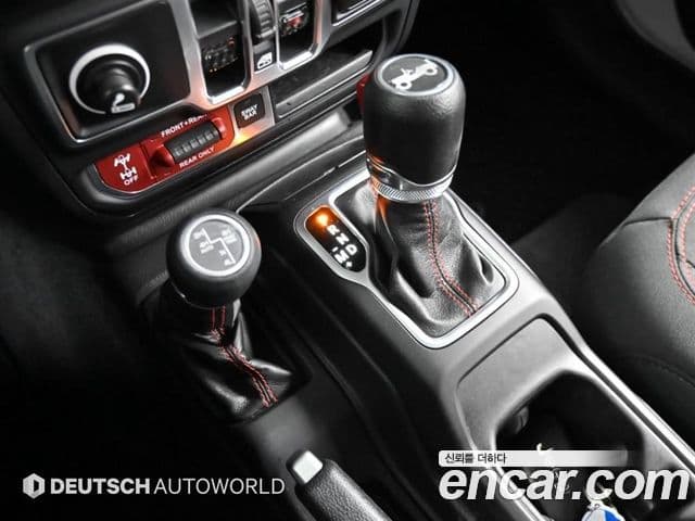 Jeep Wrangler 2018 — Şəkil 19/20