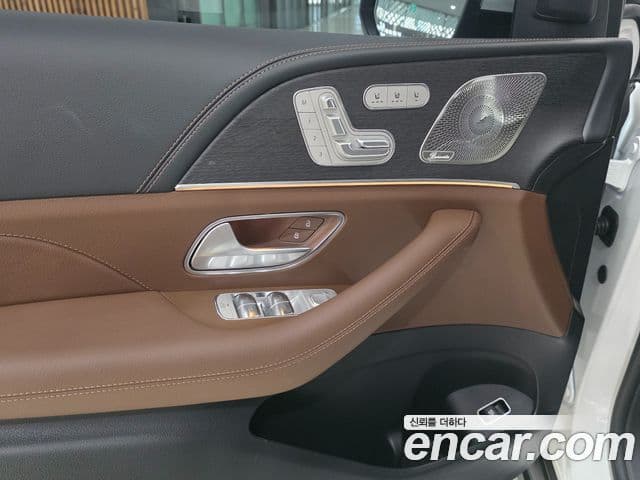 Mercedes-Benz GLE-Class 2026 — Photo 13/17