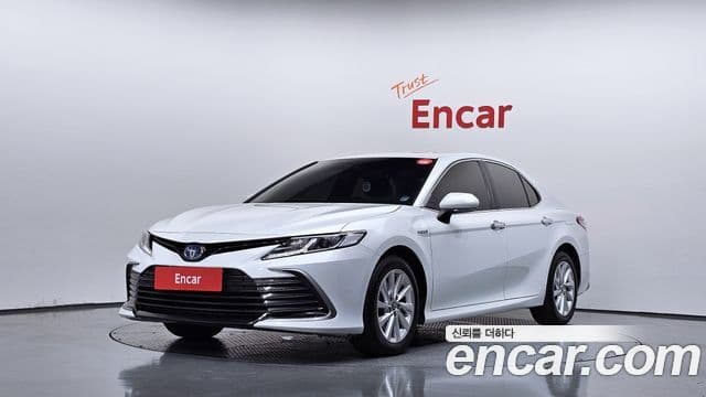 Toyota Camry 2023 — ფოტო 1/33