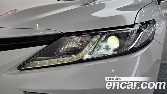 Toyota Camry 2023 — ფოტო 3/33