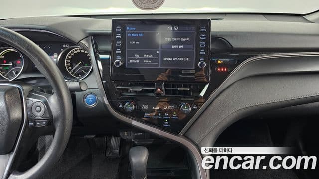 Toyota Camry 2023 — ფოტო 29/33