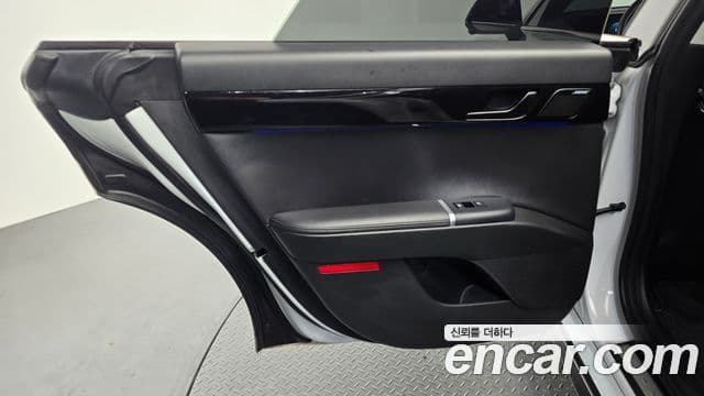 Hyundai Grandeur Hybrid 2023 — ფოტო 9/41
