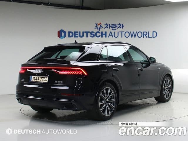 Audi Q7 2021 — ფოტო 1/20