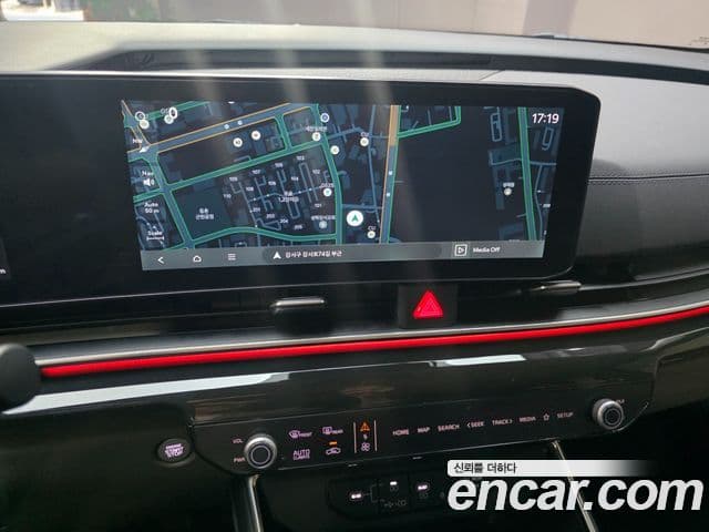 Kia Carnival 2024 — ფოტო 17/20
