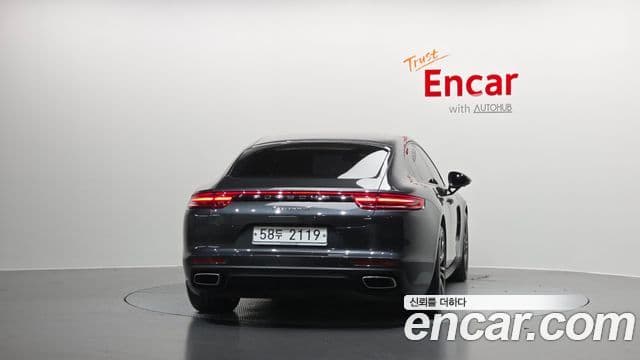 Porsche Panamera 2018 — Photo 12/31