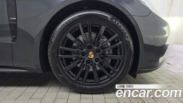 Porsche Panamera 2018 — Photo 26/31