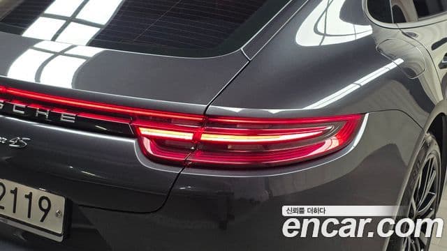 Porsche Panamera 2018 — Photo 16/31