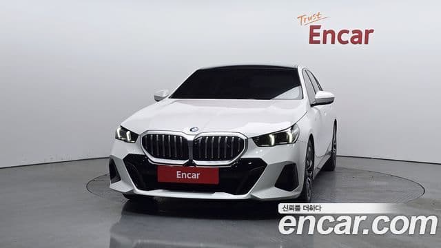 BMW 5 Series 2023 — ფოტო 3/20