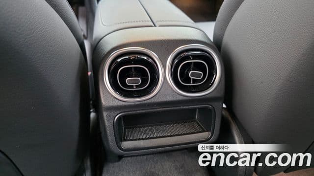 Mercedes-Benz C-Class 2023 — ფოტო 19/20