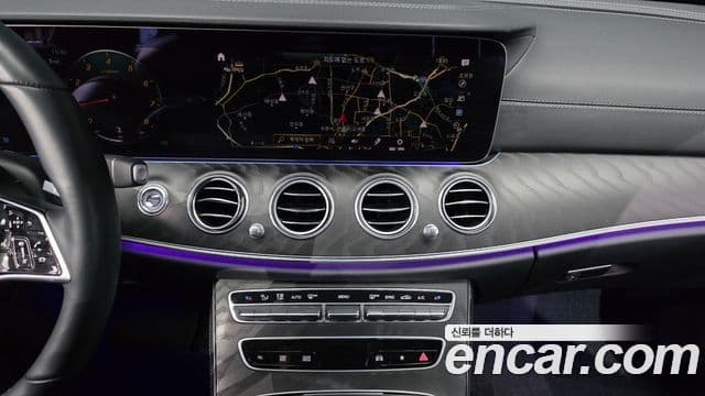 Mercedes-Benz E-Class 2022 — фото 13 из 20