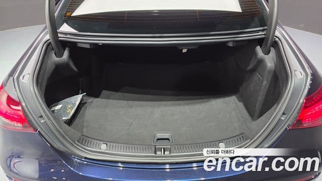 Mercedes-Benz E-Class 2022 — фото 18 из 20